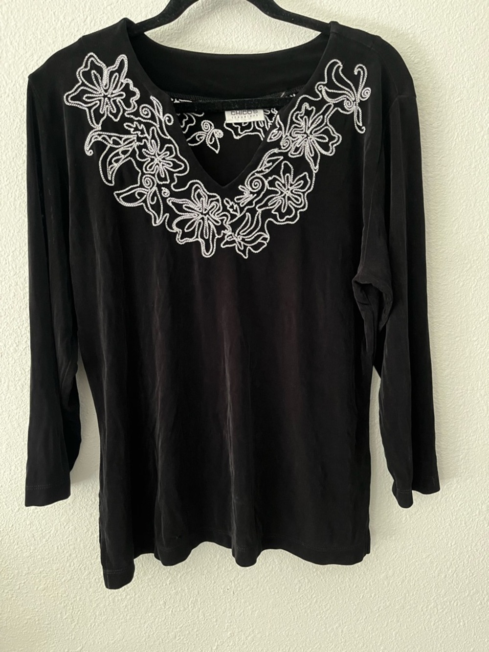 Chico’s Travelers Black Long-Sleeve Top with White Floral Embroidery
Sz M